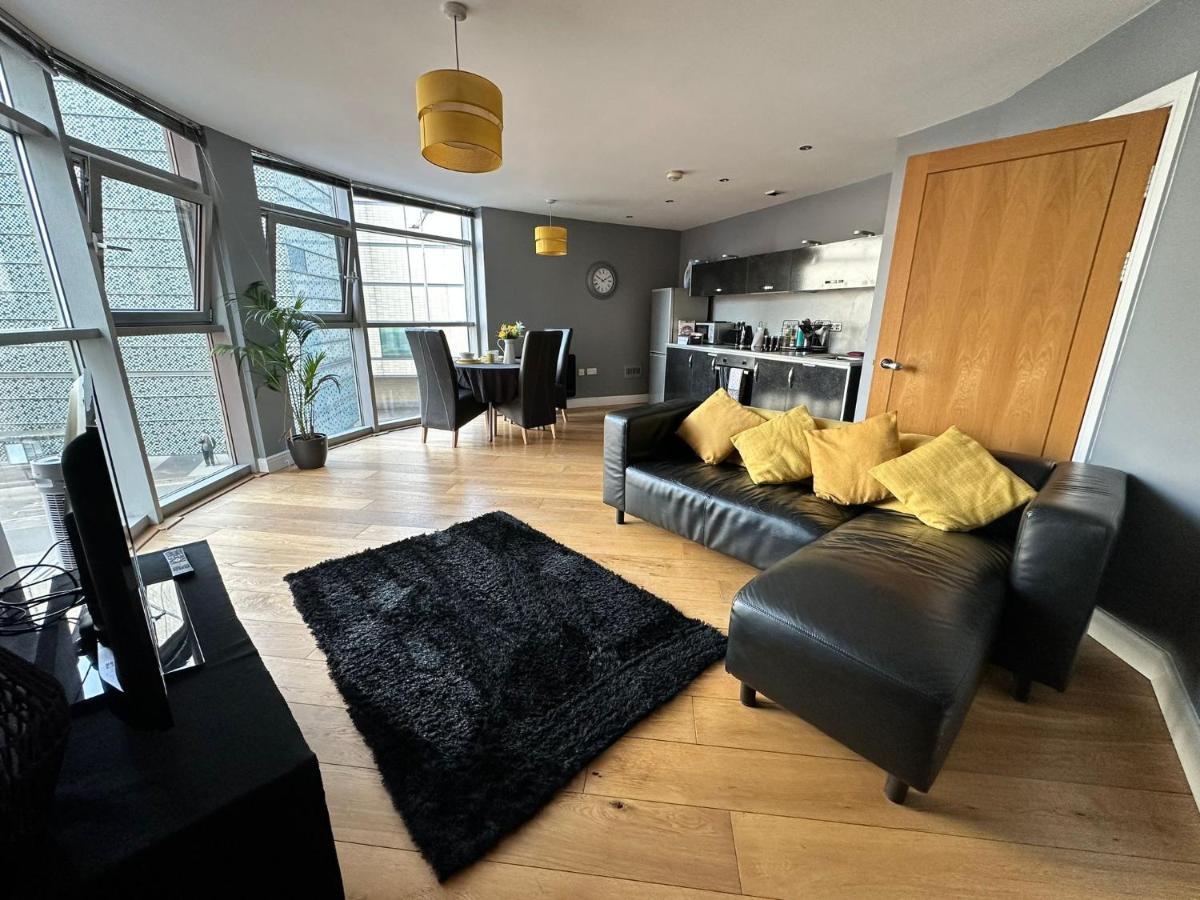 Fantastic And Modern City Centre Flat With Free Parking! Cardiff Zewnętrze zdjęcie