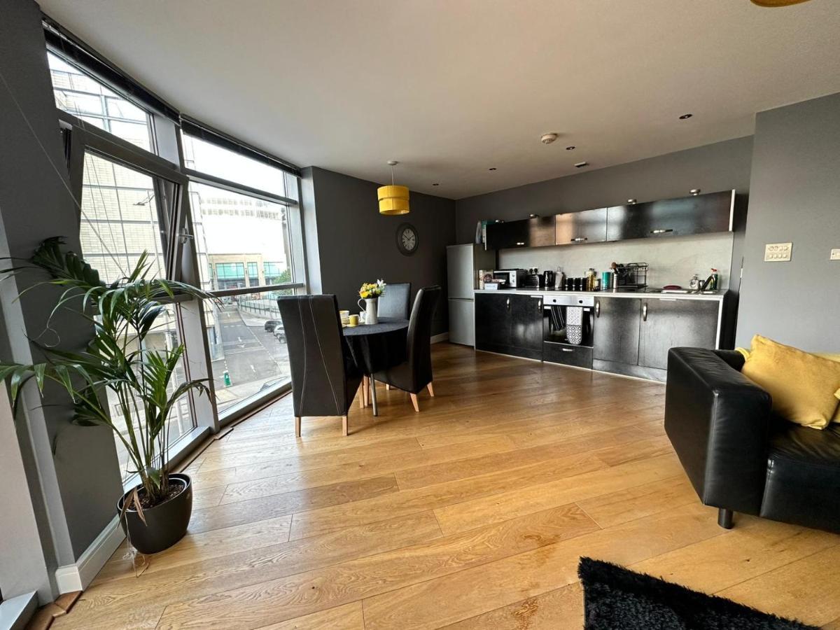 Fantastic And Modern City Centre Flat With Free Parking! Cardiff Zewnętrze zdjęcie